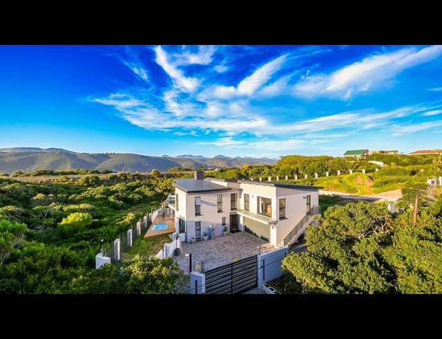 4 BEDROOM HOUSE FOR SALE IN WILDERNESS CENTRAL